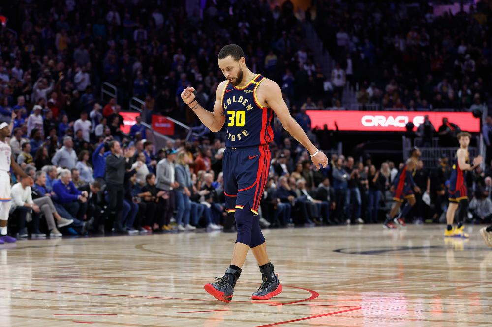 身着休闲装 身着休闲装